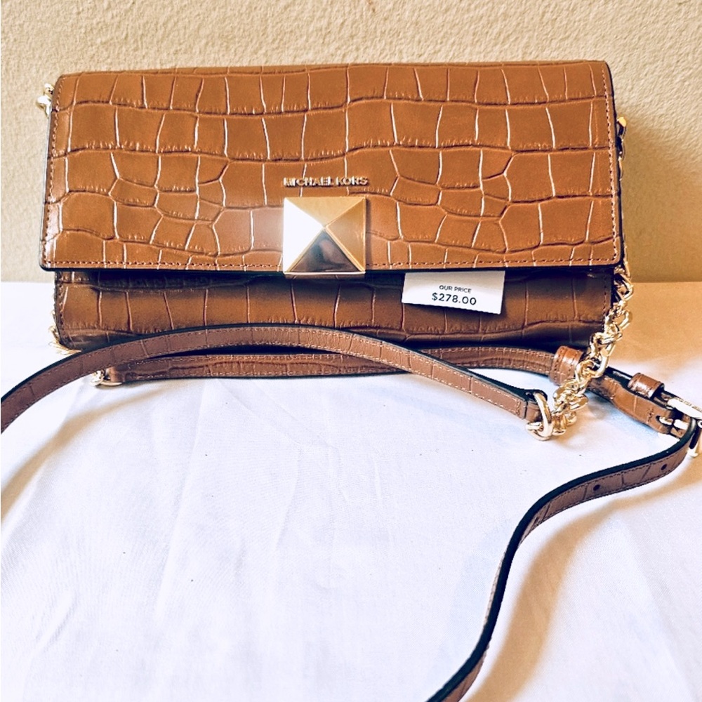 NWT Michael Kors lovely Leather Crossbody.